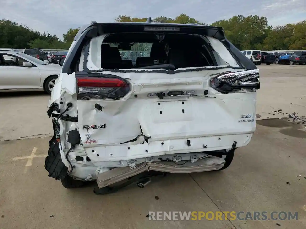 9 Photograph of a damaged car 2T3EWRFV7KW006890 TOYOTA RAV4 2019