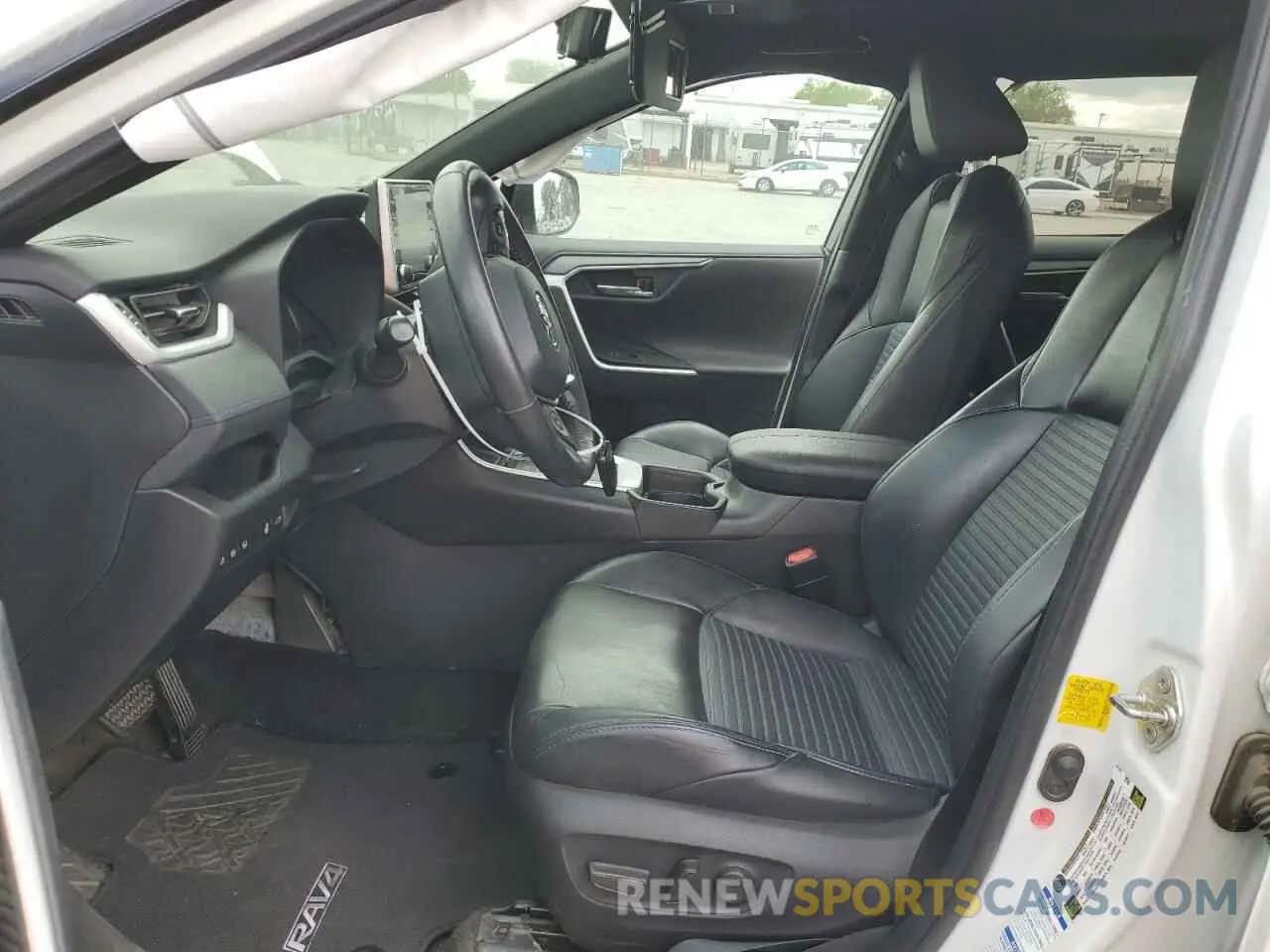 7 Photograph of a damaged car 2T3EWRFV7KW031840 TOYOTA RAV4 2019