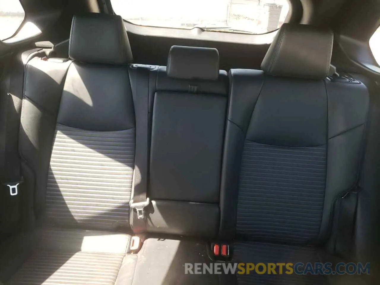 10 Photograph of a damaged car 2T3EWRFV7KW033152 TOYOTA RAV4 2019