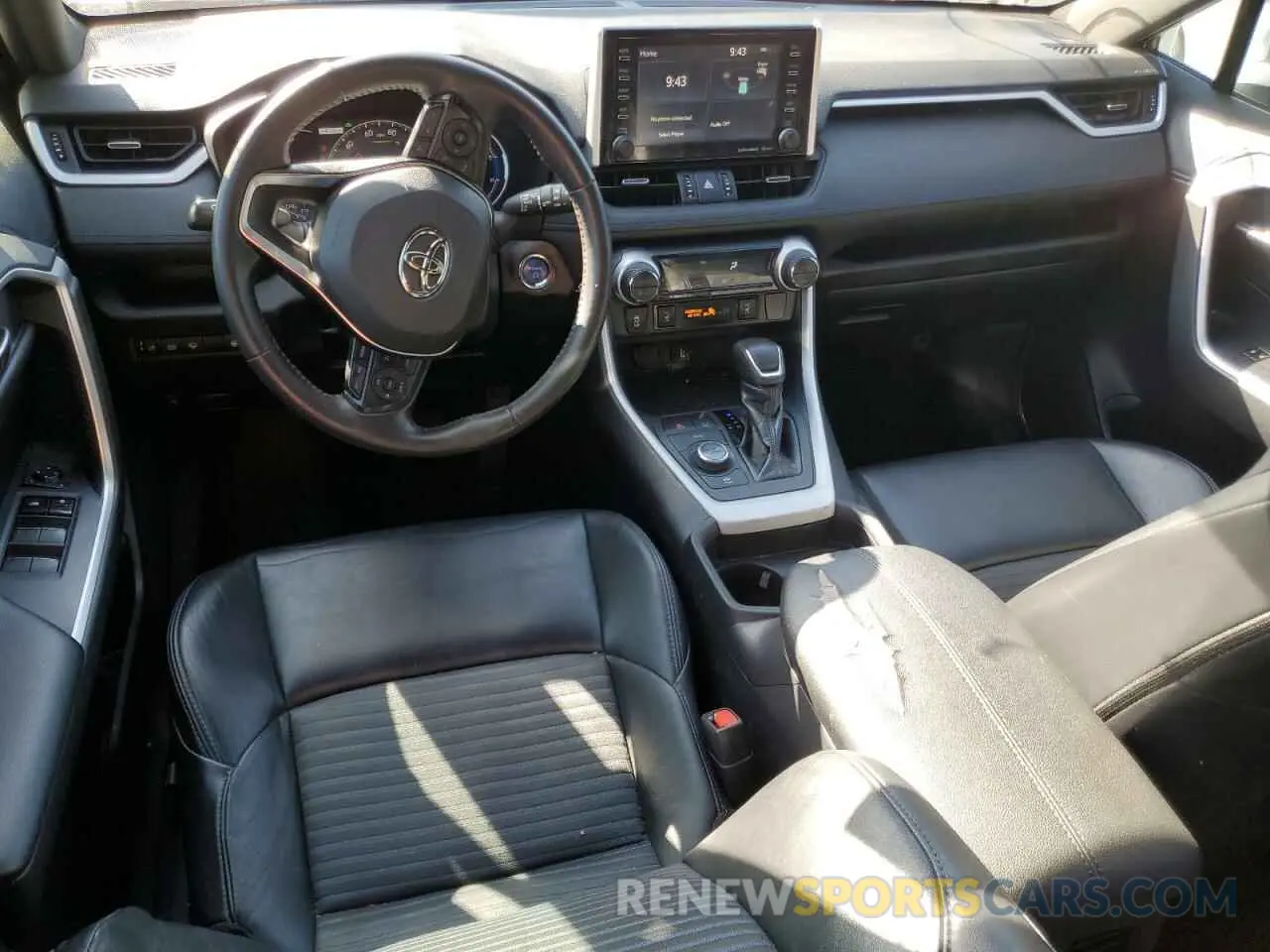 8 Photograph of a damaged car 2T3EWRFV7KW033152 TOYOTA RAV4 2019