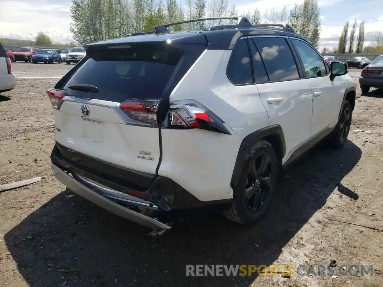 4 Photograph of a damaged car 2T3EWRFV8KW013007 TOYOTA RAV4 2019