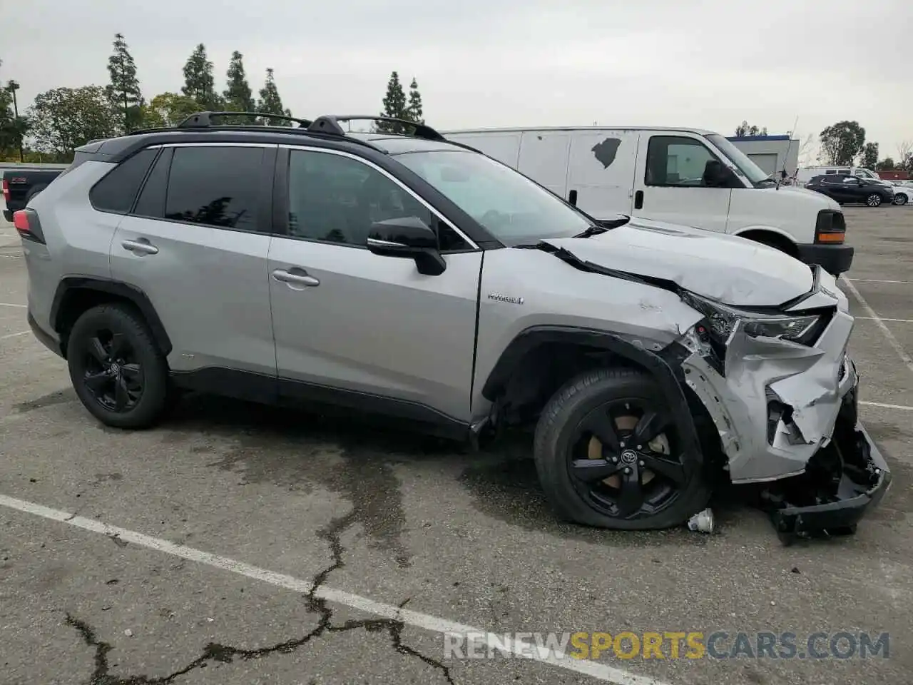 4 Photograph of a damaged car 2T3EWRFV8KW015632 TOYOTA RAV4 2019