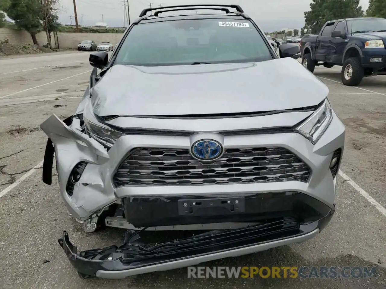 5 Photograph of a damaged car 2T3EWRFV8KW015632 TOYOTA RAV4 2019