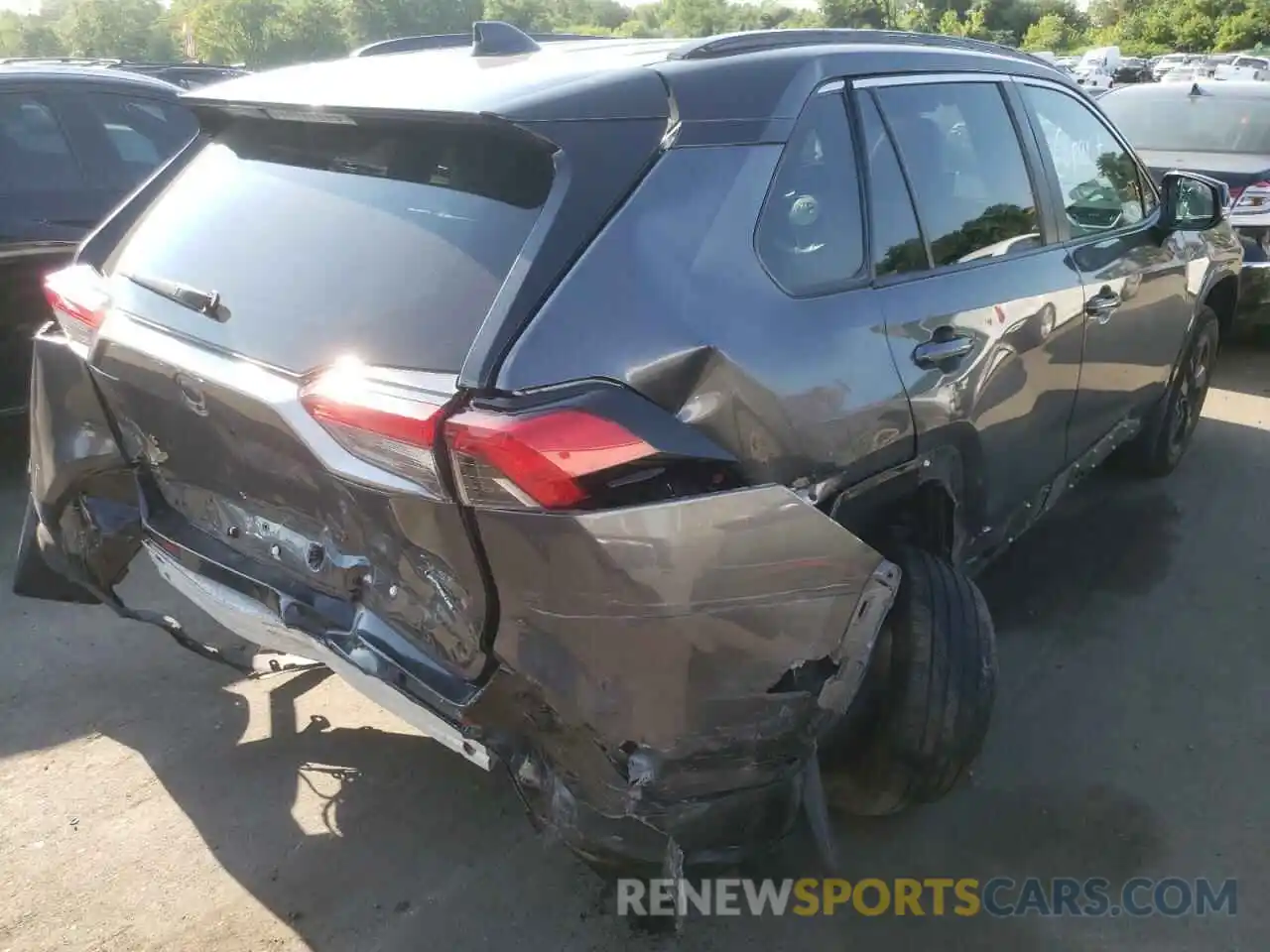 4 Photograph of a damaged car 2T3EWRFV8KW019826 TOYOTA RAV4 2019