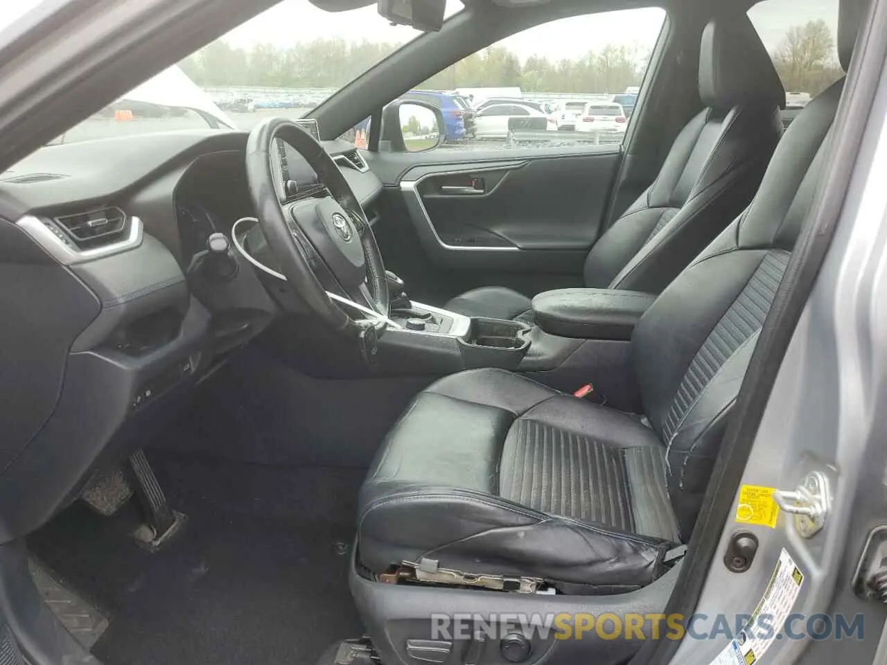 7 Photograph of a damaged car 2T3EWRFV8KW025609 TOYOTA RAV4 2019
