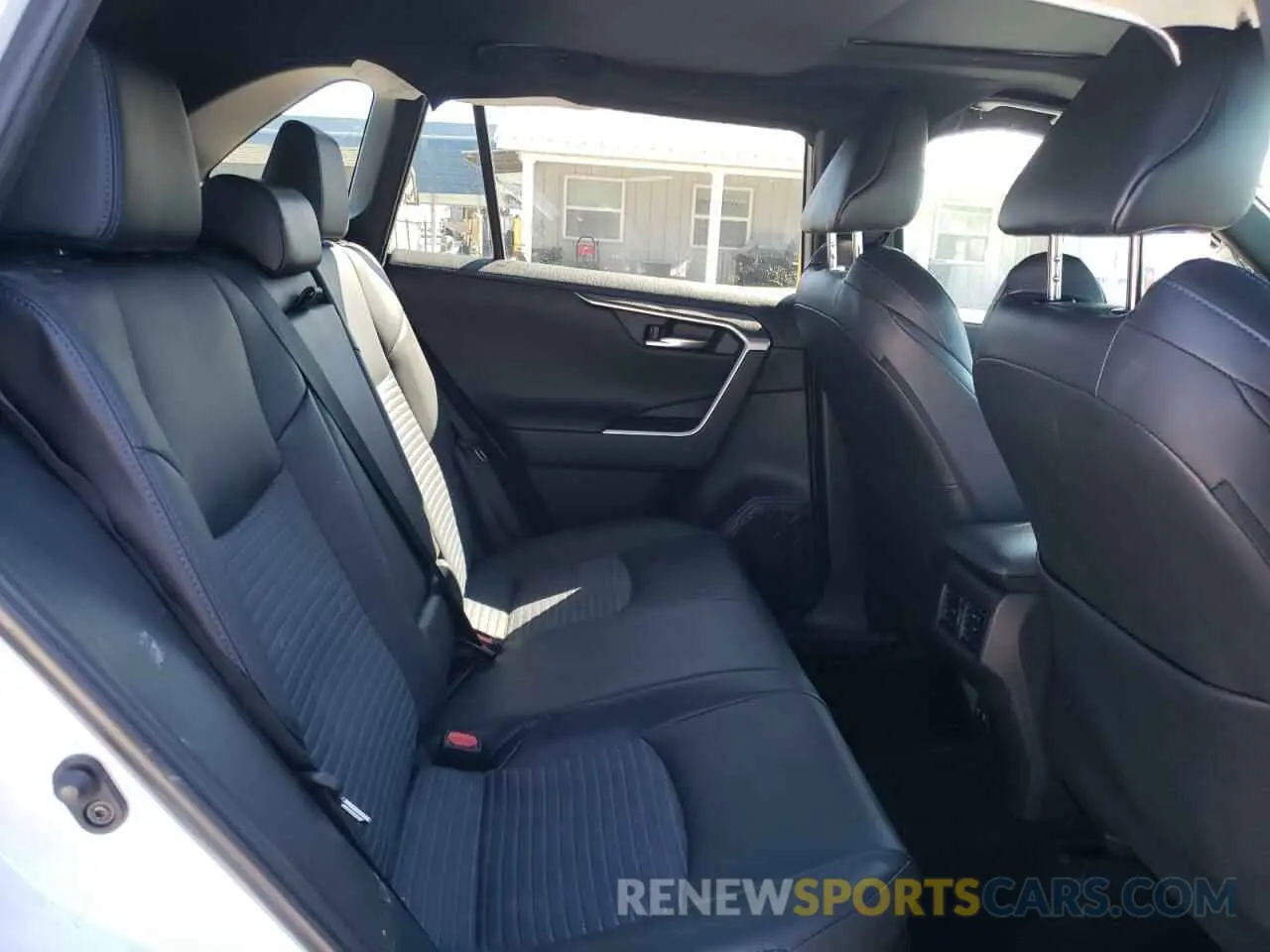 11 Photograph of a damaged car 2T3EWRFV8KW026730 TOYOTA RAV4 2019