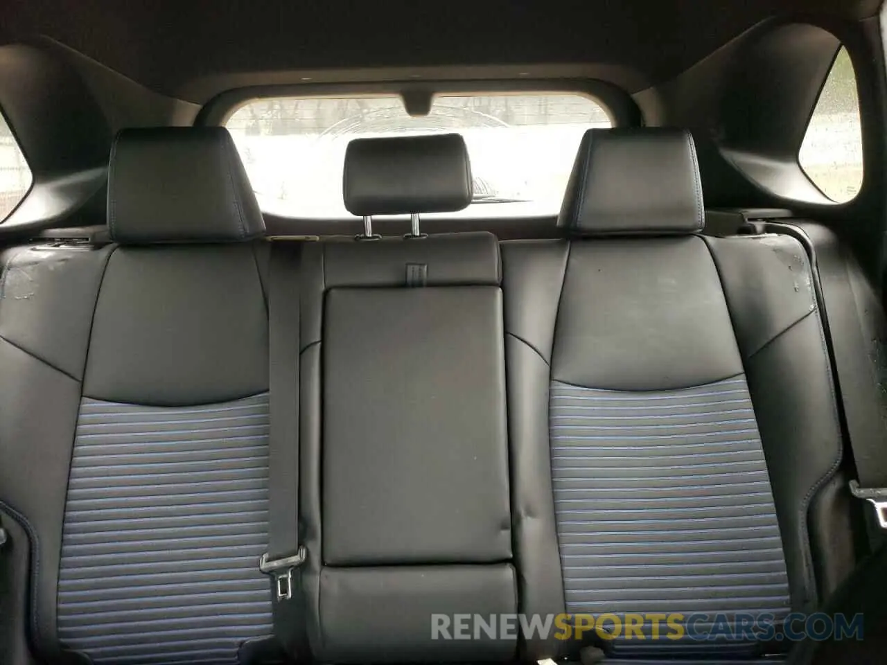10 Photograph of a damaged car 2T3EWRFV8KW031409 TOYOTA RAV4 2019