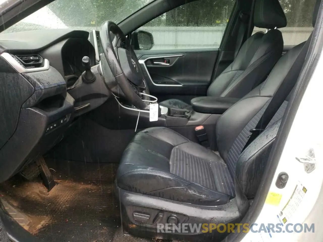 7 Photograph of a damaged car 2T3EWRFV8KW031409 TOYOTA RAV4 2019