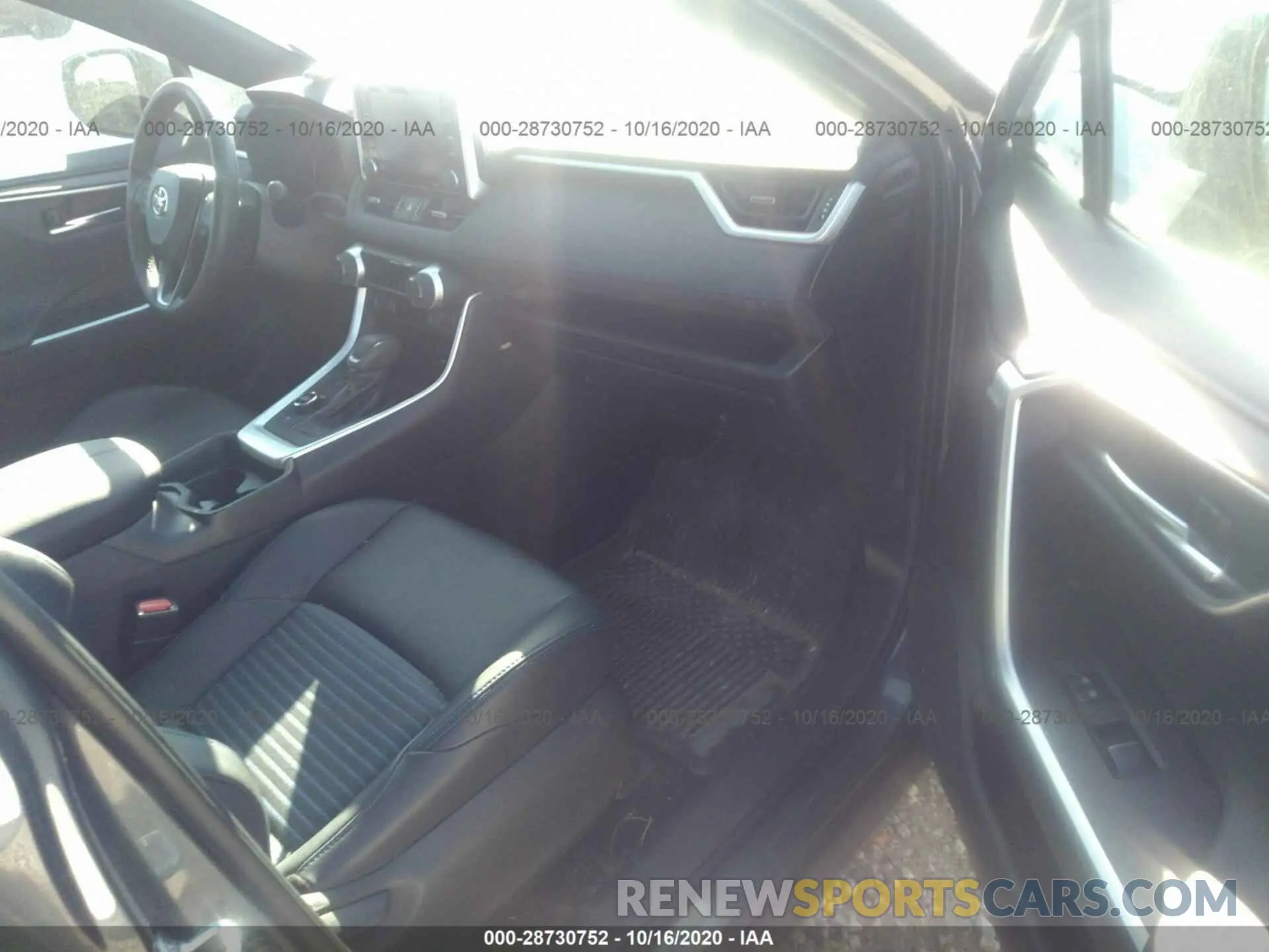 5 Photograph of a damaged car 2T3EWRFV8KW041843 TOYOTA RAV4 2019