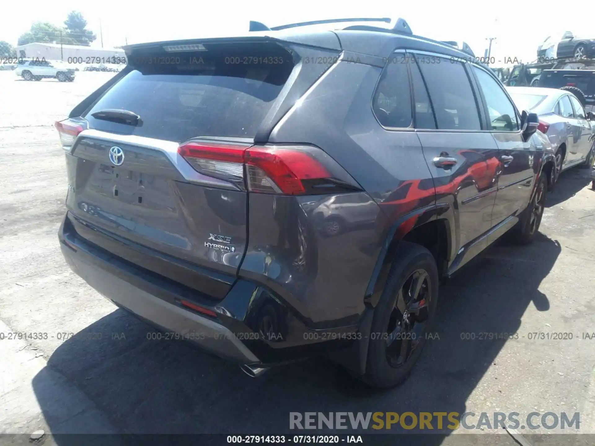 4 Photograph of a damaged car 2T3EWRFV9KW026395 TOYOTA RAV4 2019