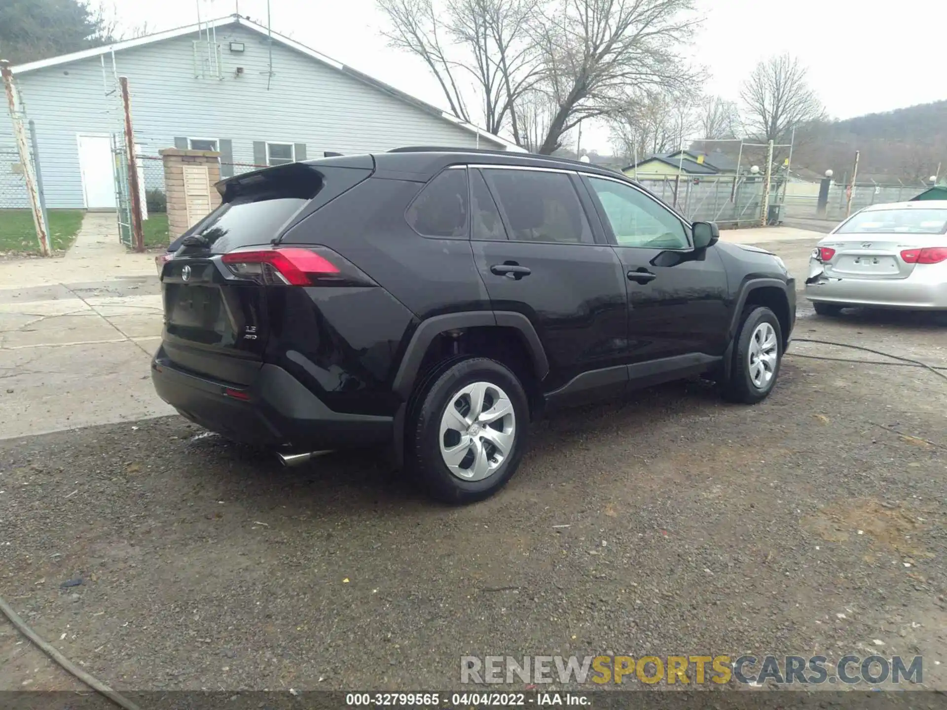 4 Photograph of a damaged car 2T3F1RFV0KC017878 TOYOTA RAV4 2019