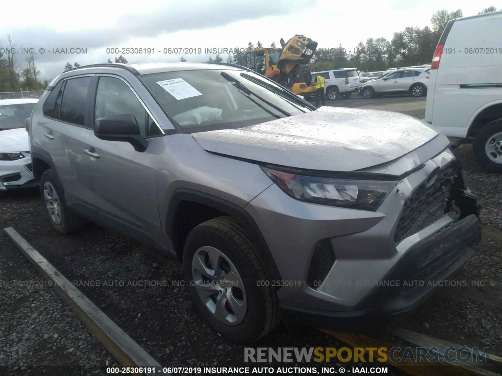 1 Photograph of a damaged car 2T3F1RFV0KW007186 TOYOTA RAV4 2019