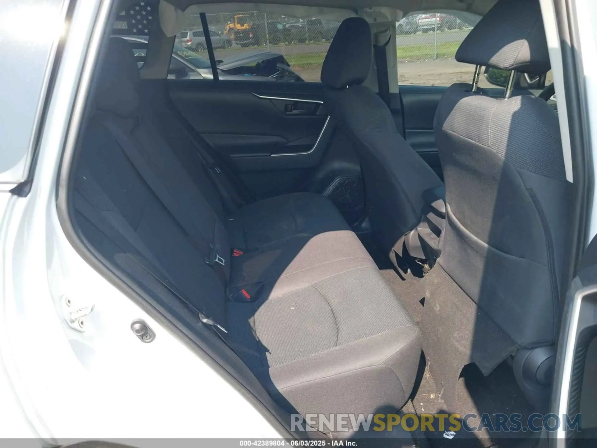 8 Photograph of a damaged car 2T3F1RFV0KW010511 TOYOTA RAV4 2019