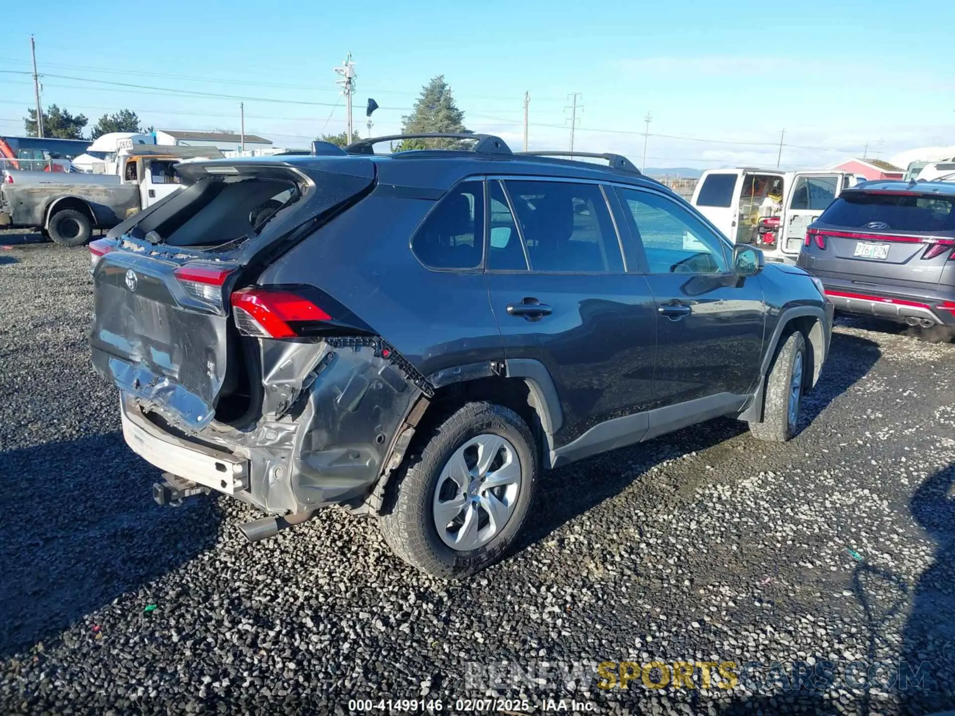 4 Photograph of a damaged car 2T3F1RFV0KW019791 TOYOTA RAV4 2019