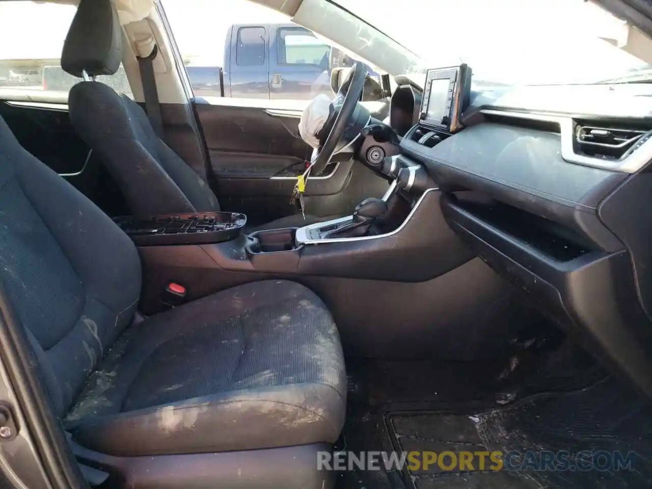 5 Photograph of a damaged car 2T3F1RFV0KW020083 TOYOTA RAV4 2019