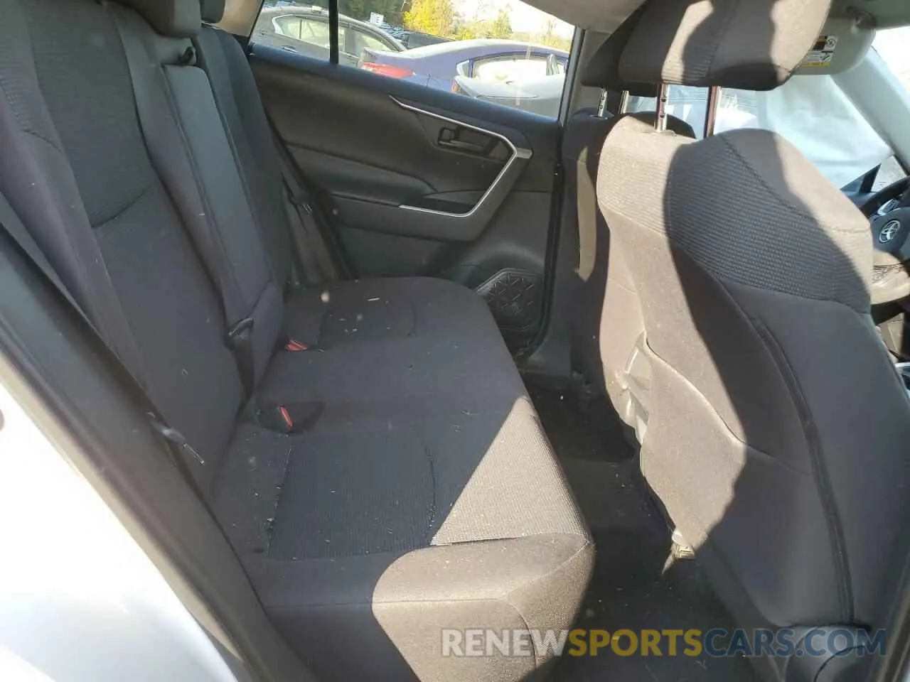 11 Photograph of a damaged car 2T3F1RFV0KW020813 TOYOTA RAV4 2019
