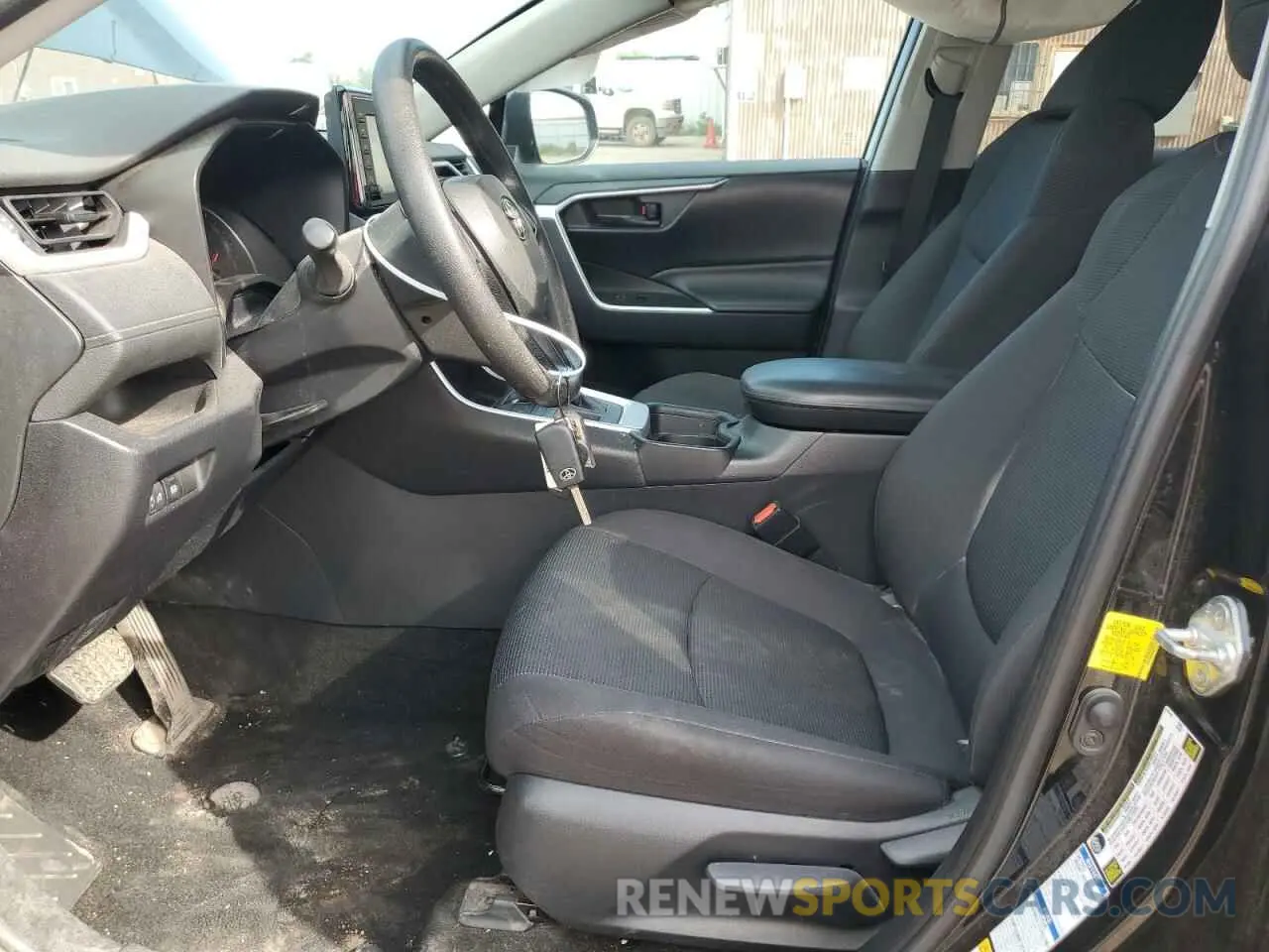 7 Photograph of a damaged car 2T3F1RFV0KW032850 TOYOTA RAV4 2019