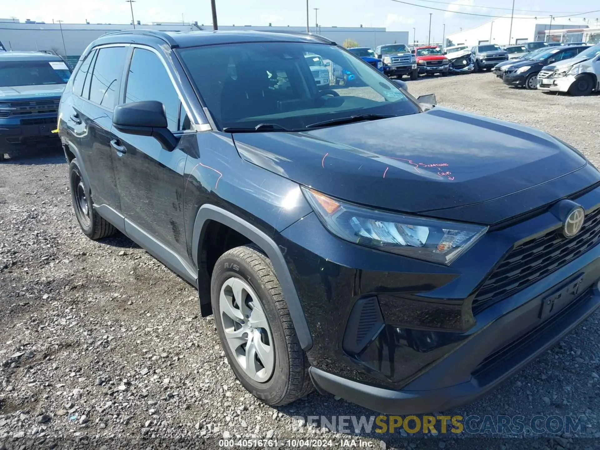 1 Photograph of a damaged car 2T3F1RFV0KW033710 TOYOTA RAV4 2019