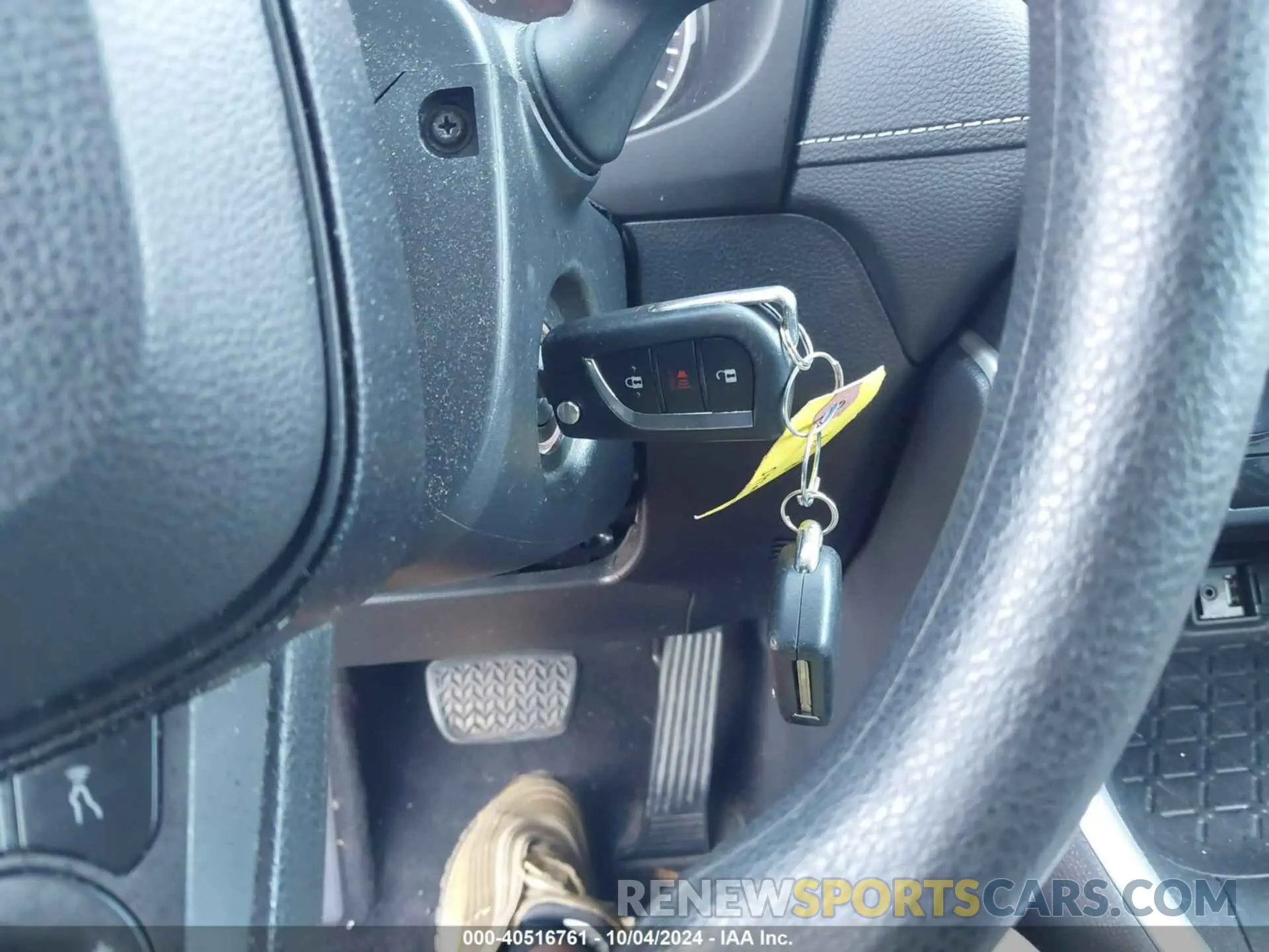 11 Photograph of a damaged car 2T3F1RFV0KW033710 TOYOTA RAV4 2019