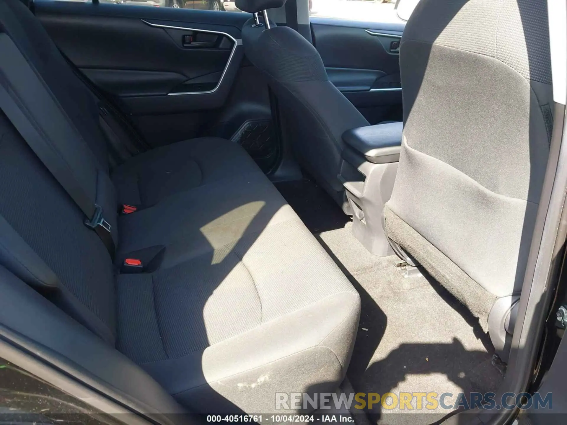 8 Photograph of a damaged car 2T3F1RFV0KW033710 TOYOTA RAV4 2019