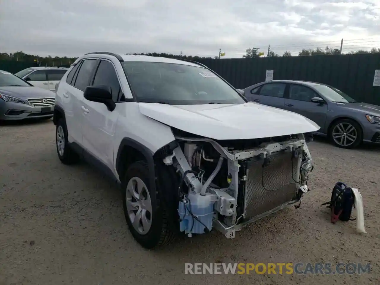 1 Photograph of a damaged car 2T3F1RFV0KW044139 TOYOTA RAV4 2019