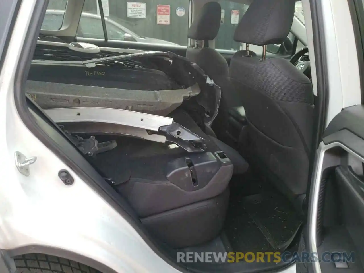 6 Photograph of a damaged car 2T3F1RFV0KW044139 TOYOTA RAV4 2019