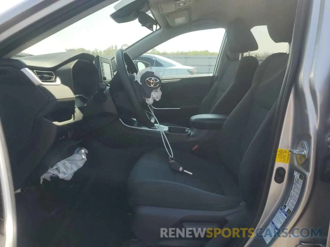 7 Photograph of a damaged car 2T3F1RFV1KC030025 TOYOTA RAV4 2019