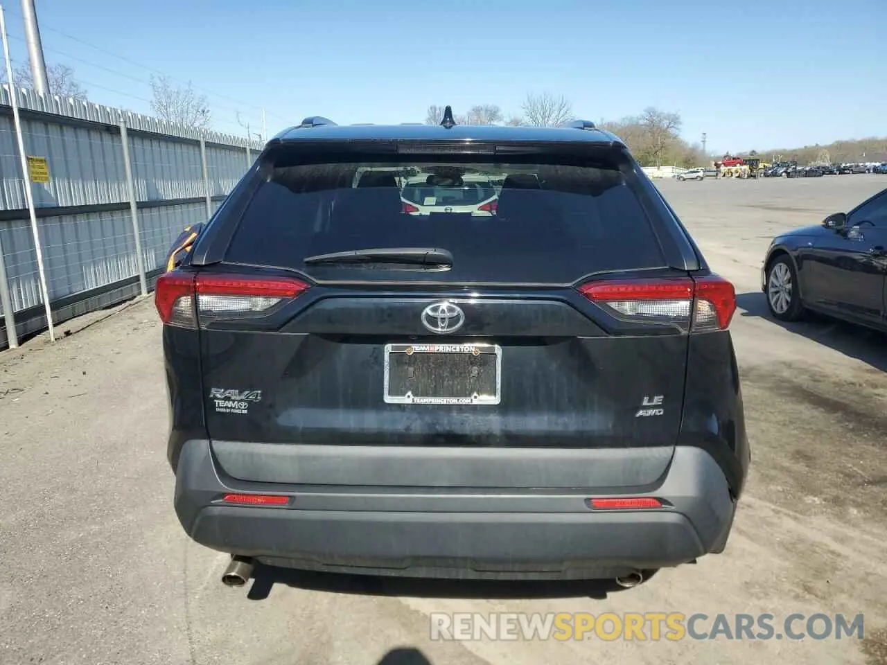 6 Photograph of a damaged car 2T3F1RFV1KC030087 TOYOTA RAV4 2019