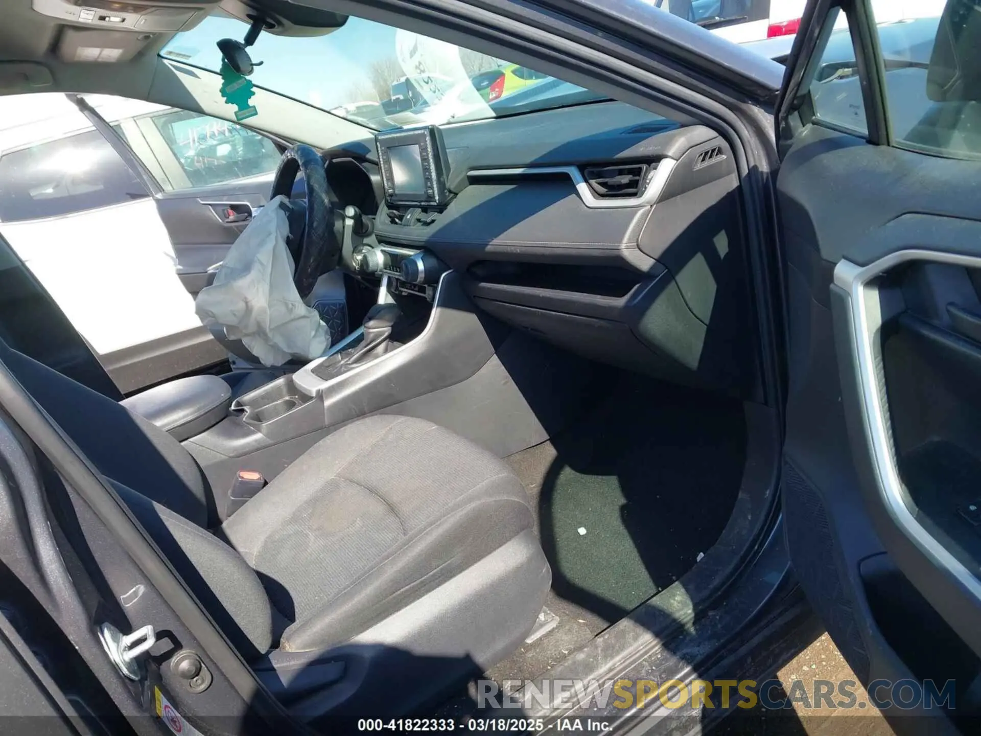 5 Photograph of a damaged car 2T3F1RFV1KW031478 TOYOTA RAV4 2019