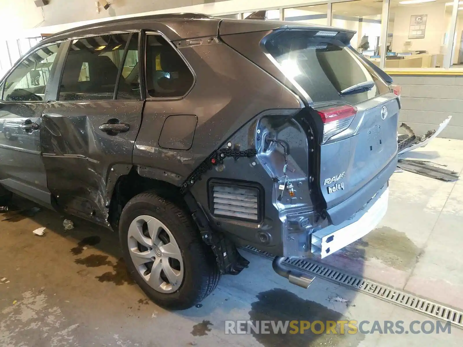 9 Photograph of a damaged car 2T3F1RFV1KW042108 TOYOTA RAV4 2019