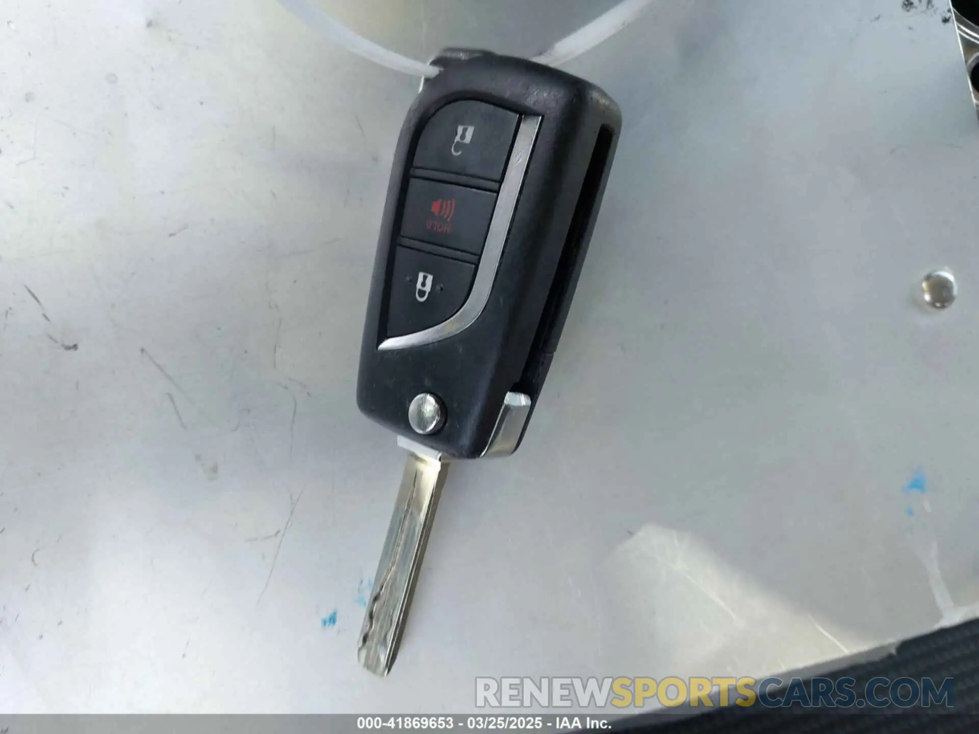 11 Photograph of a damaged car 2T3F1RFV1KW059958 TOYOTA RAV4 2019