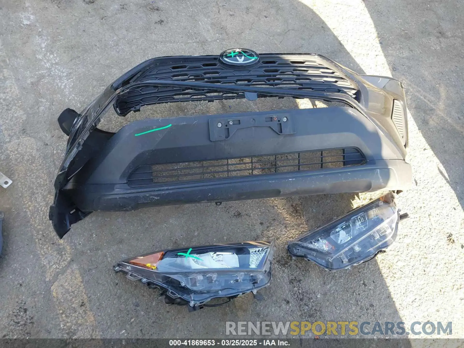 12 Photograph of a damaged car 2T3F1RFV1KW059958 TOYOTA RAV4 2019