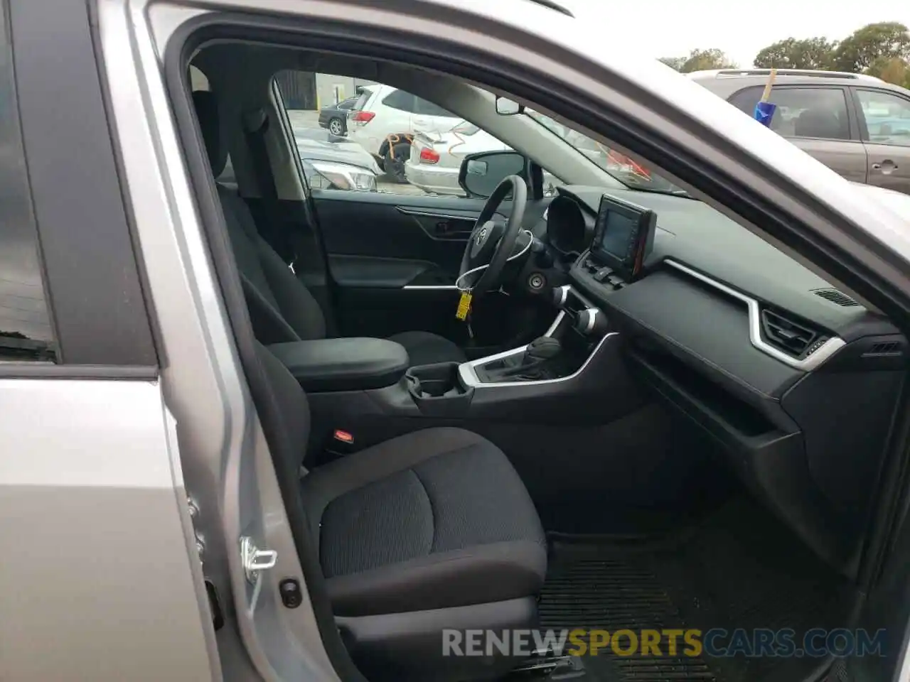 5 Photograph of a damaged car 2T3F1RFV1KW078235 TOYOTA RAV4 2019