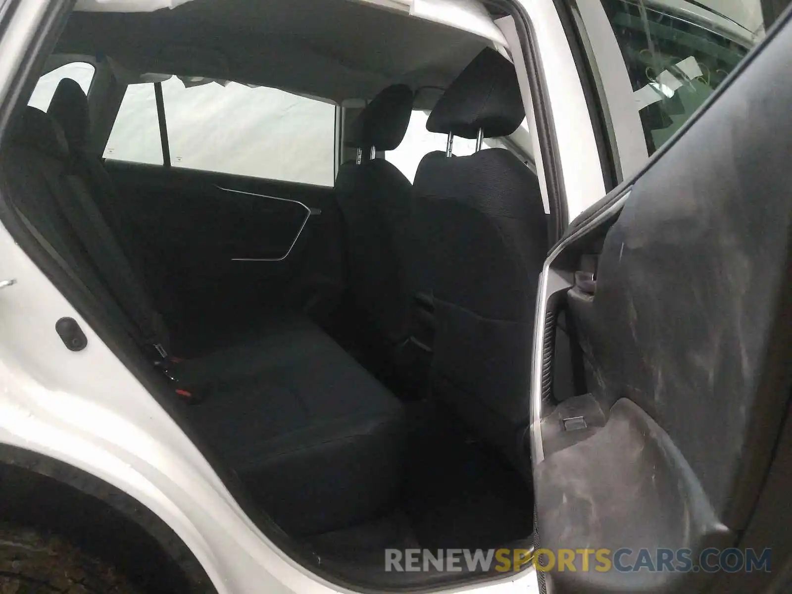 6 Photograph of a damaged car 2T3F1RFV2KC060635 TOYOTA RAV4 2019