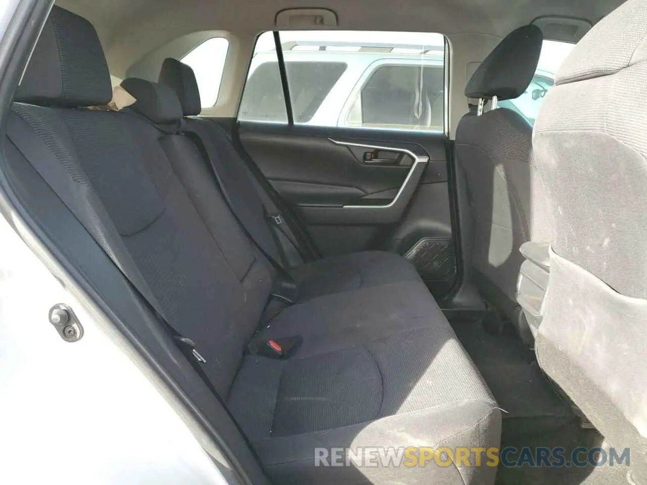 11 Photograph of a damaged car 2T3F1RFV2KW022143 TOYOTA RAV4 2019