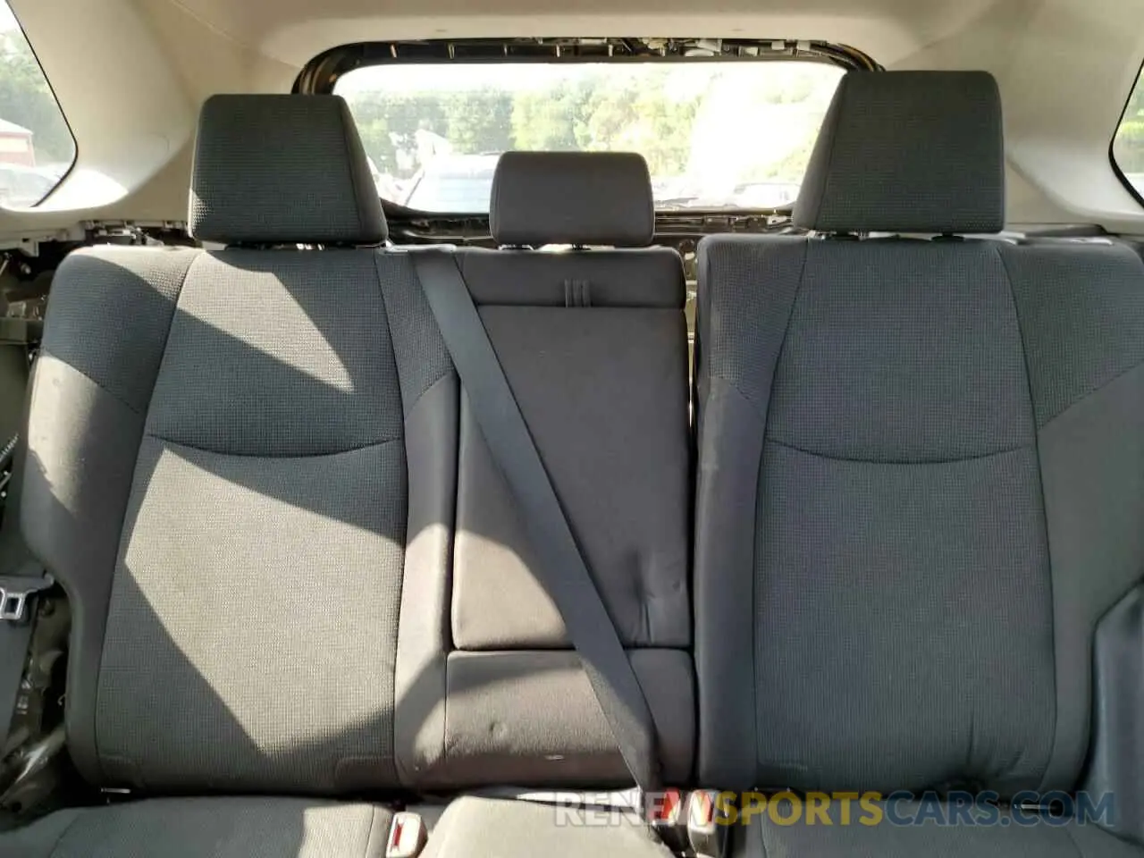 10 Photograph of a damaged car 2T3F1RFV2KW025818 TOYOTA RAV4 2019
