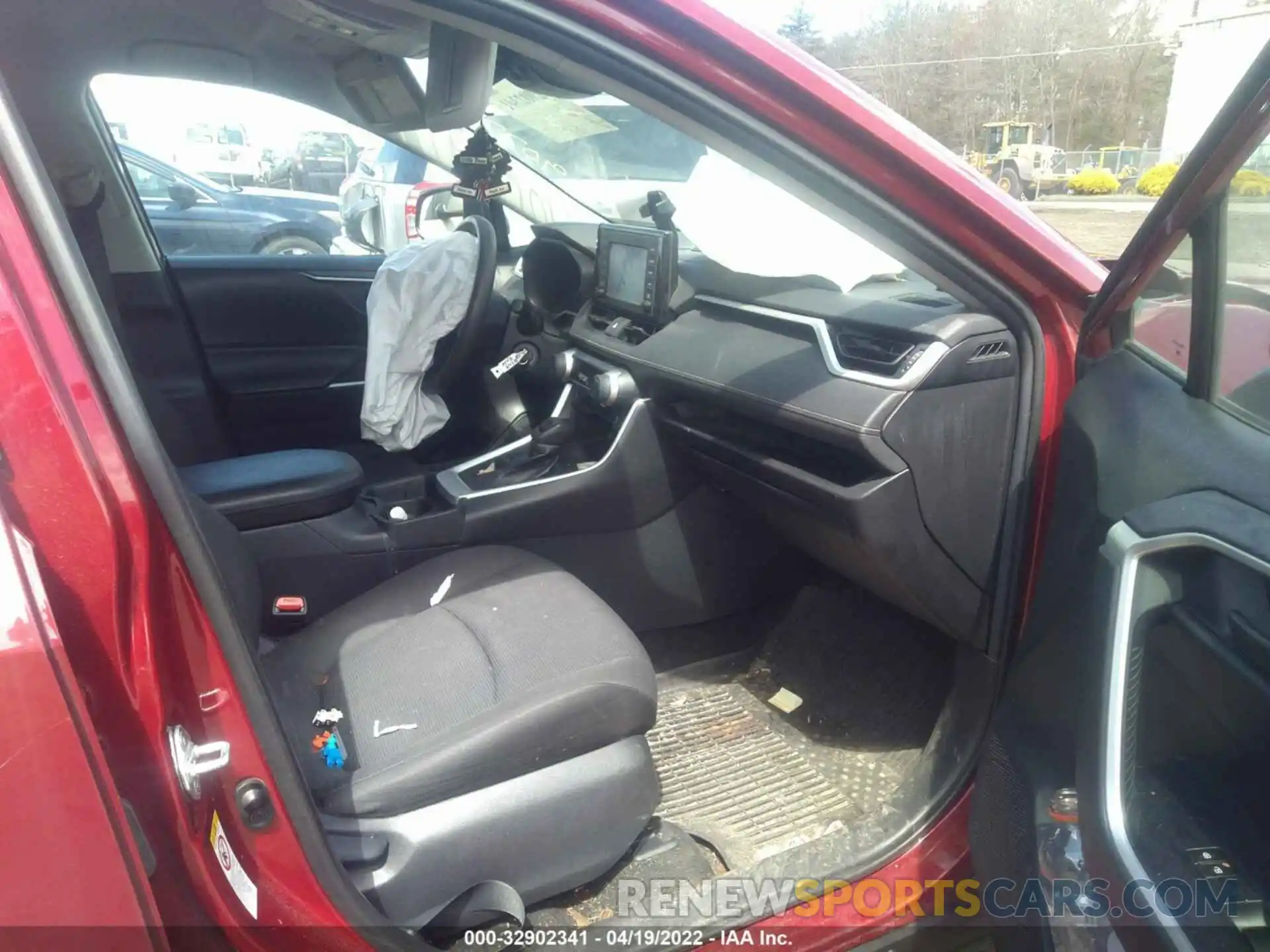 5 Photograph of a damaged car 2T3F1RFV2KW028105 TOYOTA RAV4 2019