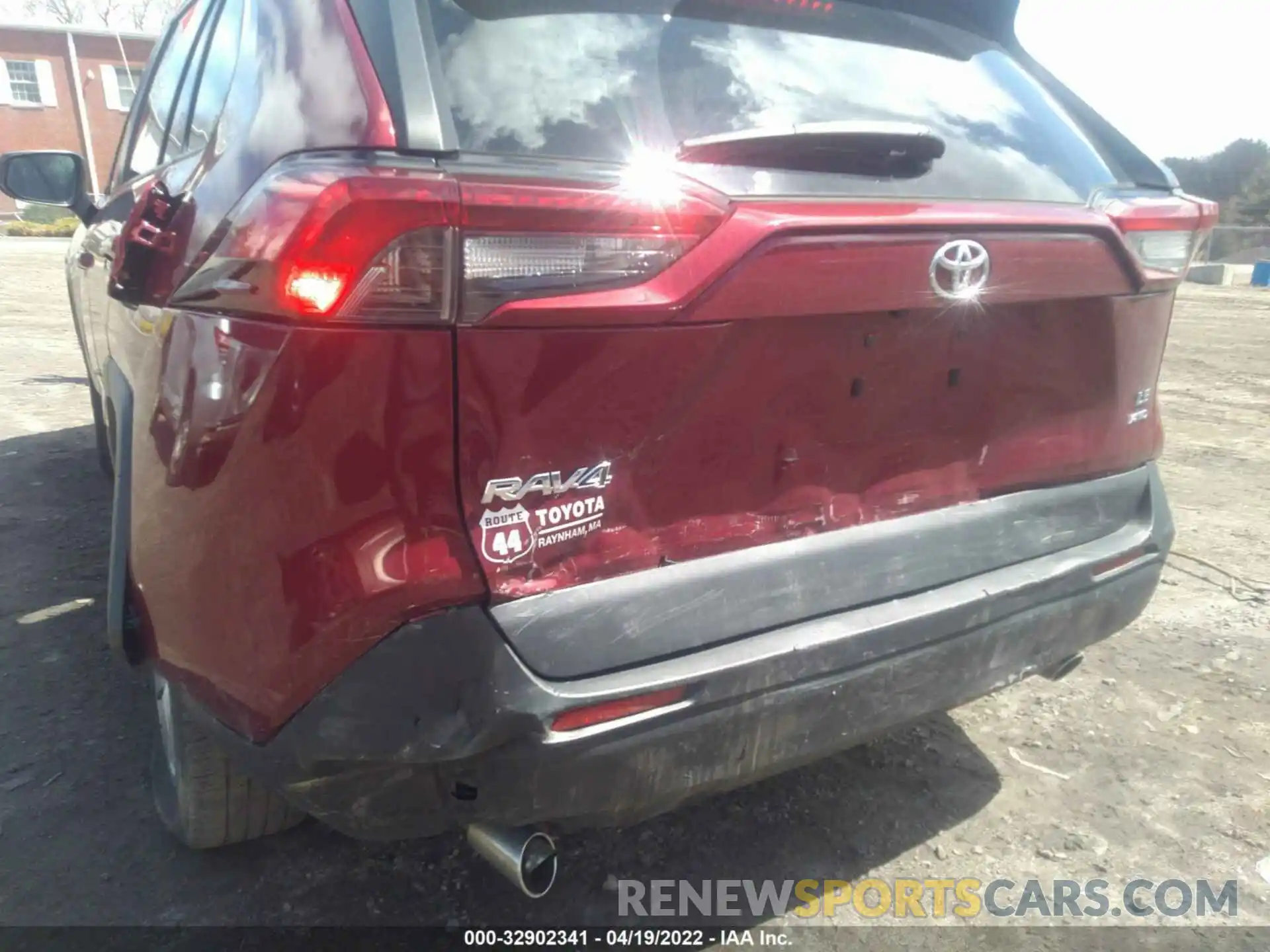 6 Photograph of a damaged car 2T3F1RFV2KW028105 TOYOTA RAV4 2019