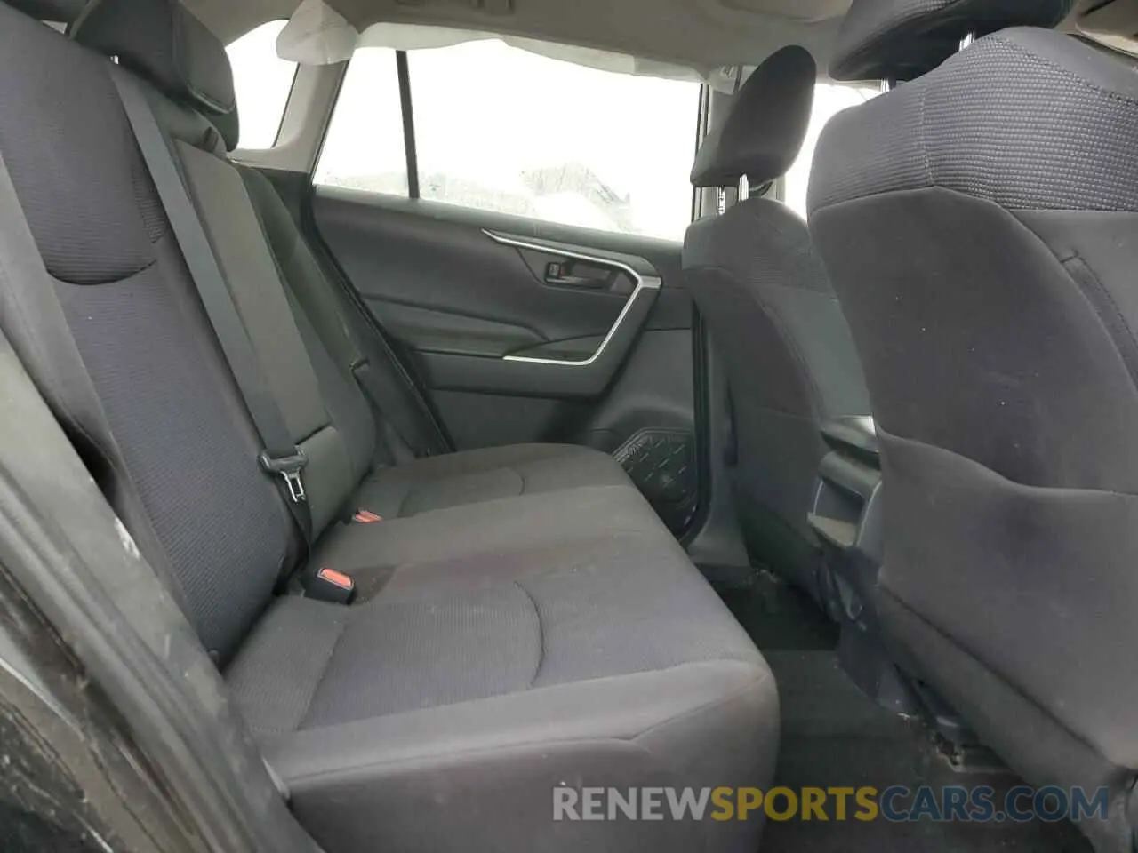 11 Photograph of a damaged car 2T3F1RFV2KW065705 TOYOTA RAV4 2019