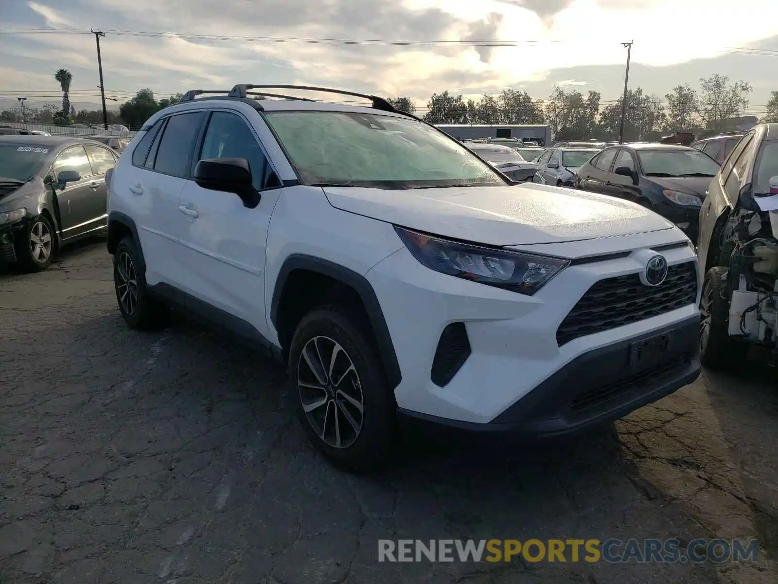 1 Photograph of a damaged car 2T3F1RFV3KW054888 TOYOTA RAV4 2019