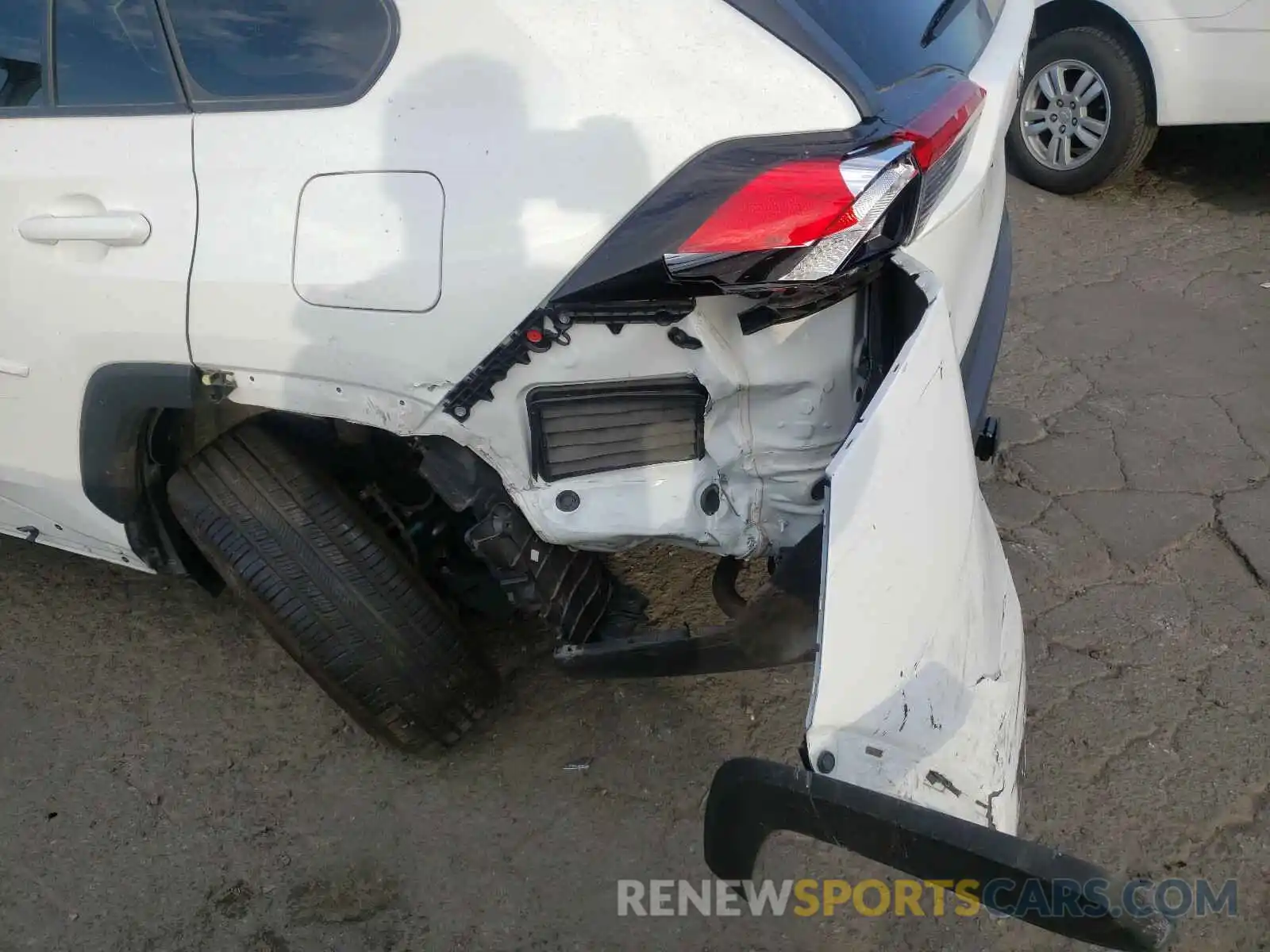 9 Photograph of a damaged car 2T3F1RFV3KW054888 TOYOTA RAV4 2019