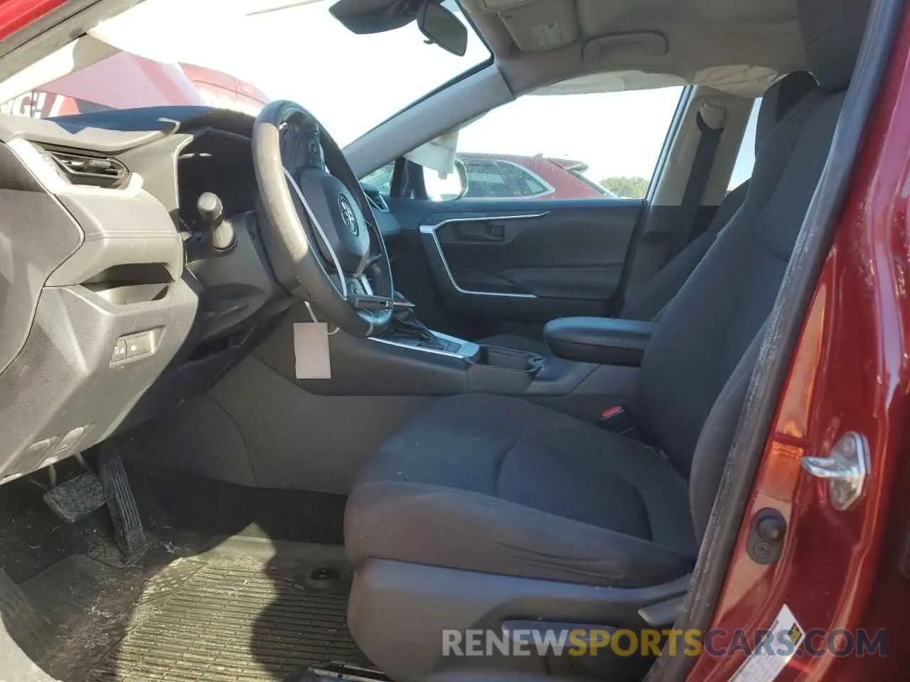 7 Photograph of a damaged car 2T3F1RFV3KW061419 TOYOTA RAV4 2019