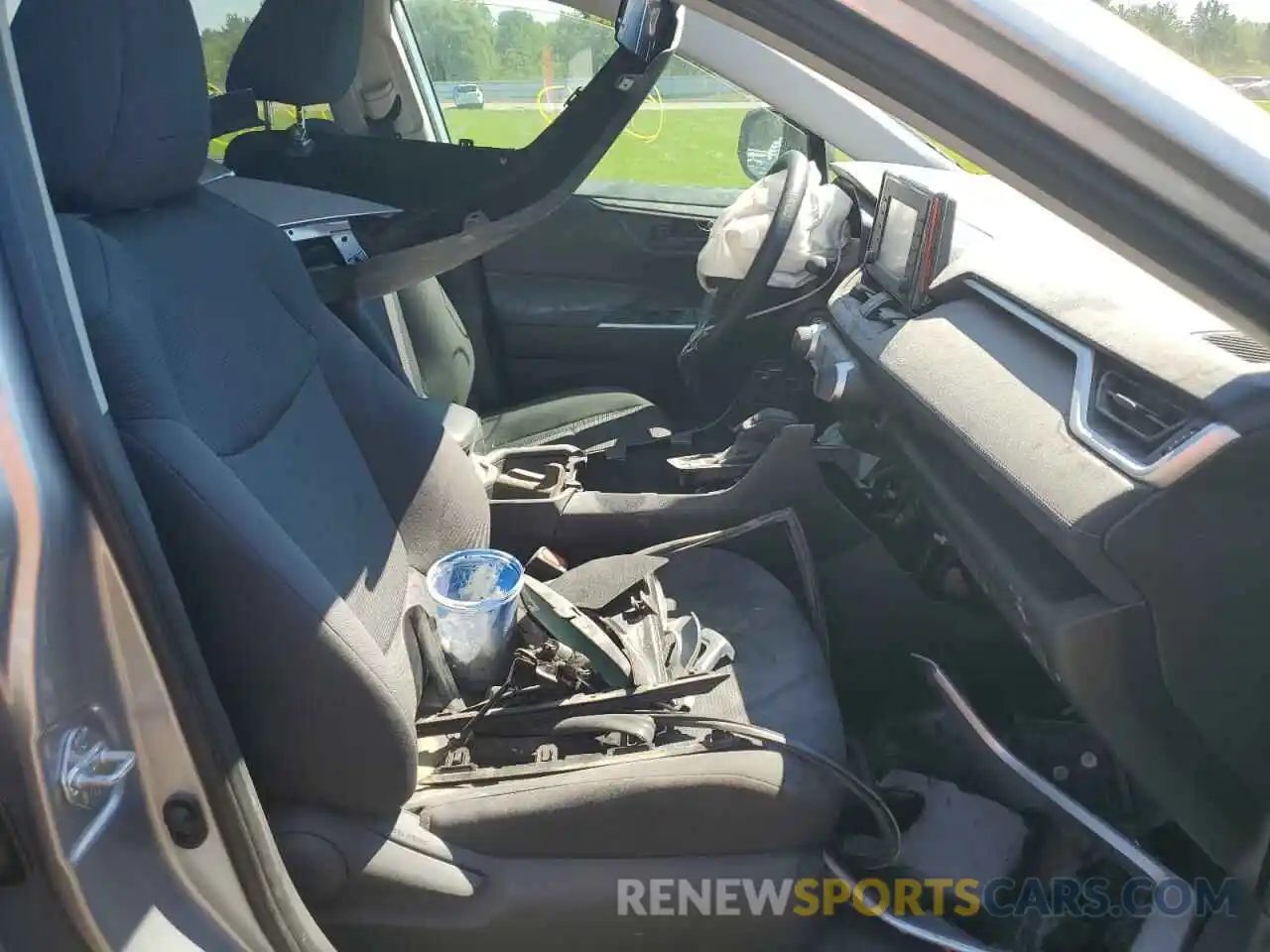 5 Photograph of a damaged car 2T3F1RFV4KC006690 TOYOTA RAV4 2019