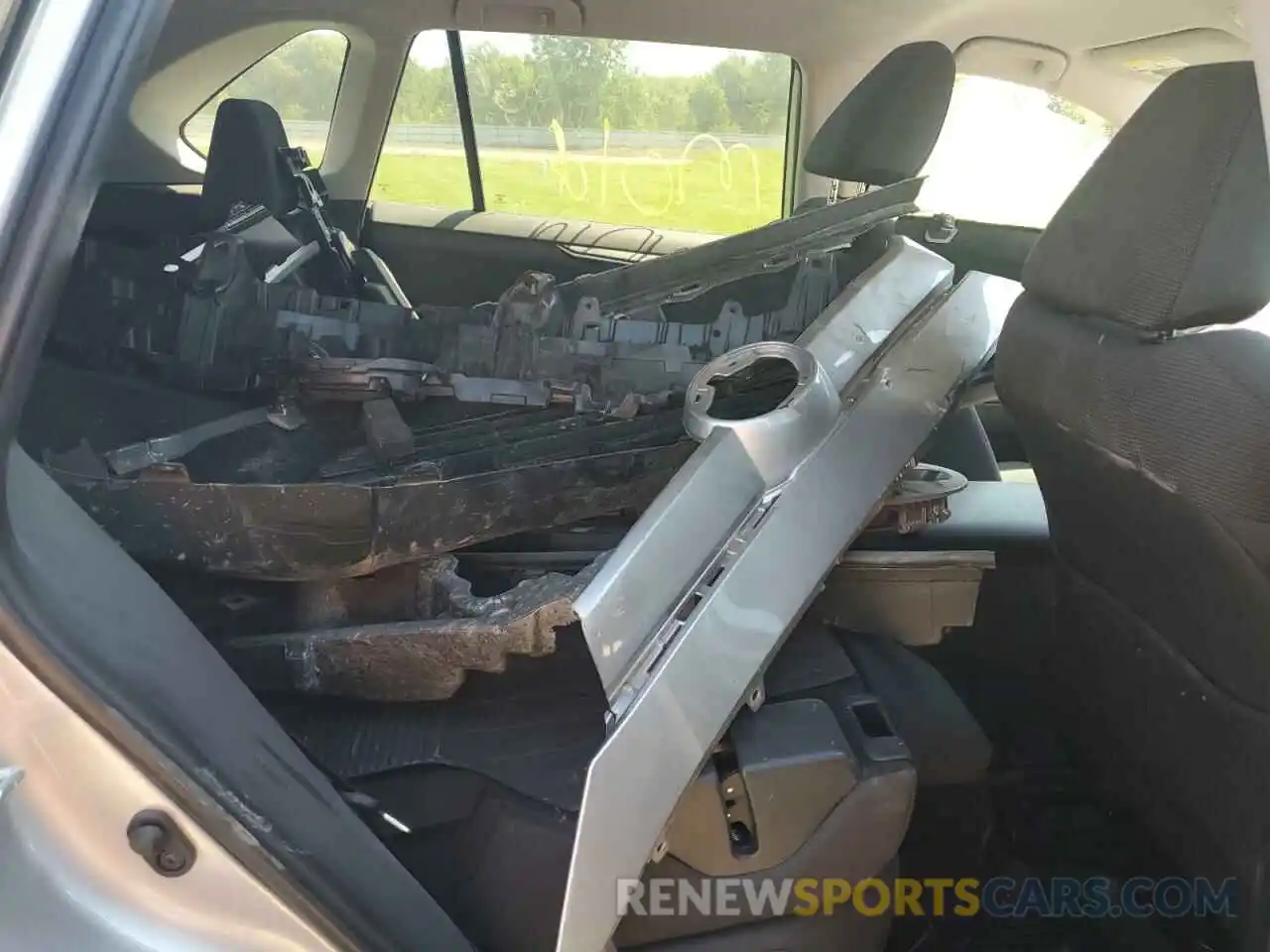 6 Photograph of a damaged car 2T3F1RFV4KC006690 TOYOTA RAV4 2019