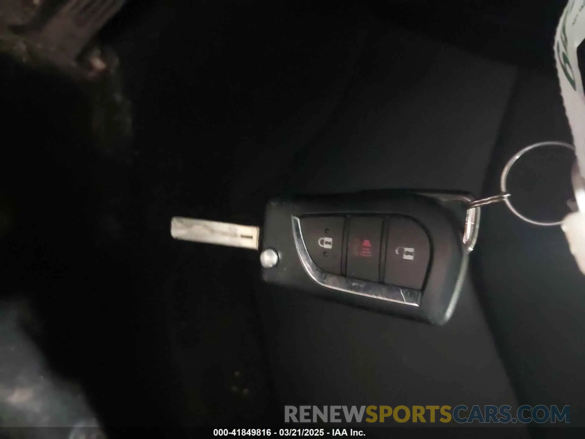 11 Photograph of a damaged car 2T3F1RFV4KC036501 TOYOTA RAV4 2019