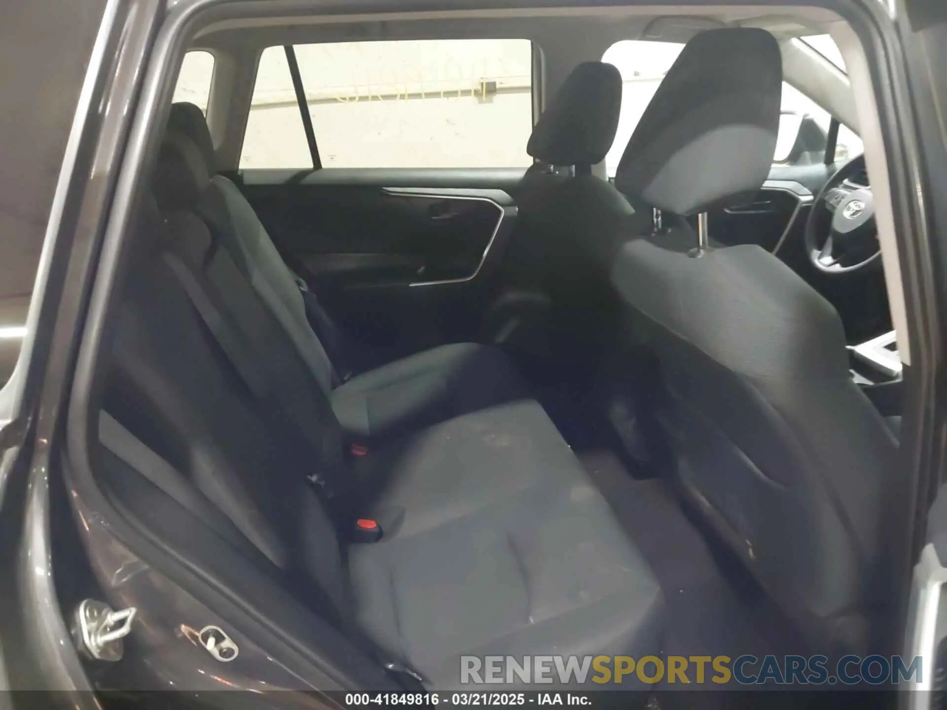8 Photograph of a damaged car 2T3F1RFV4KC036501 TOYOTA RAV4 2019