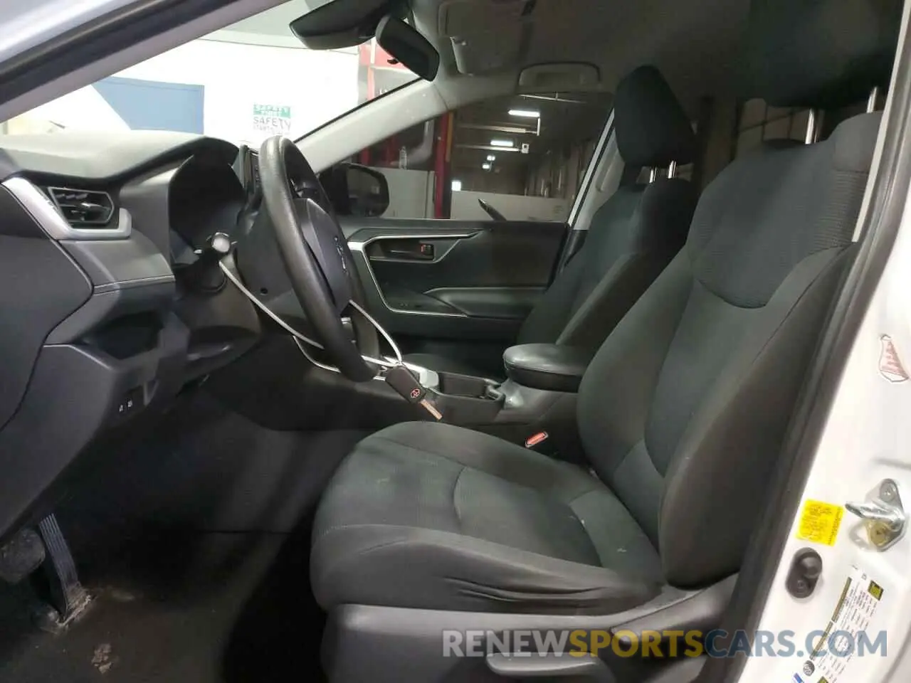 7 Photograph of a damaged car 2T3F1RFV4KW017798 TOYOTA RAV4 2019