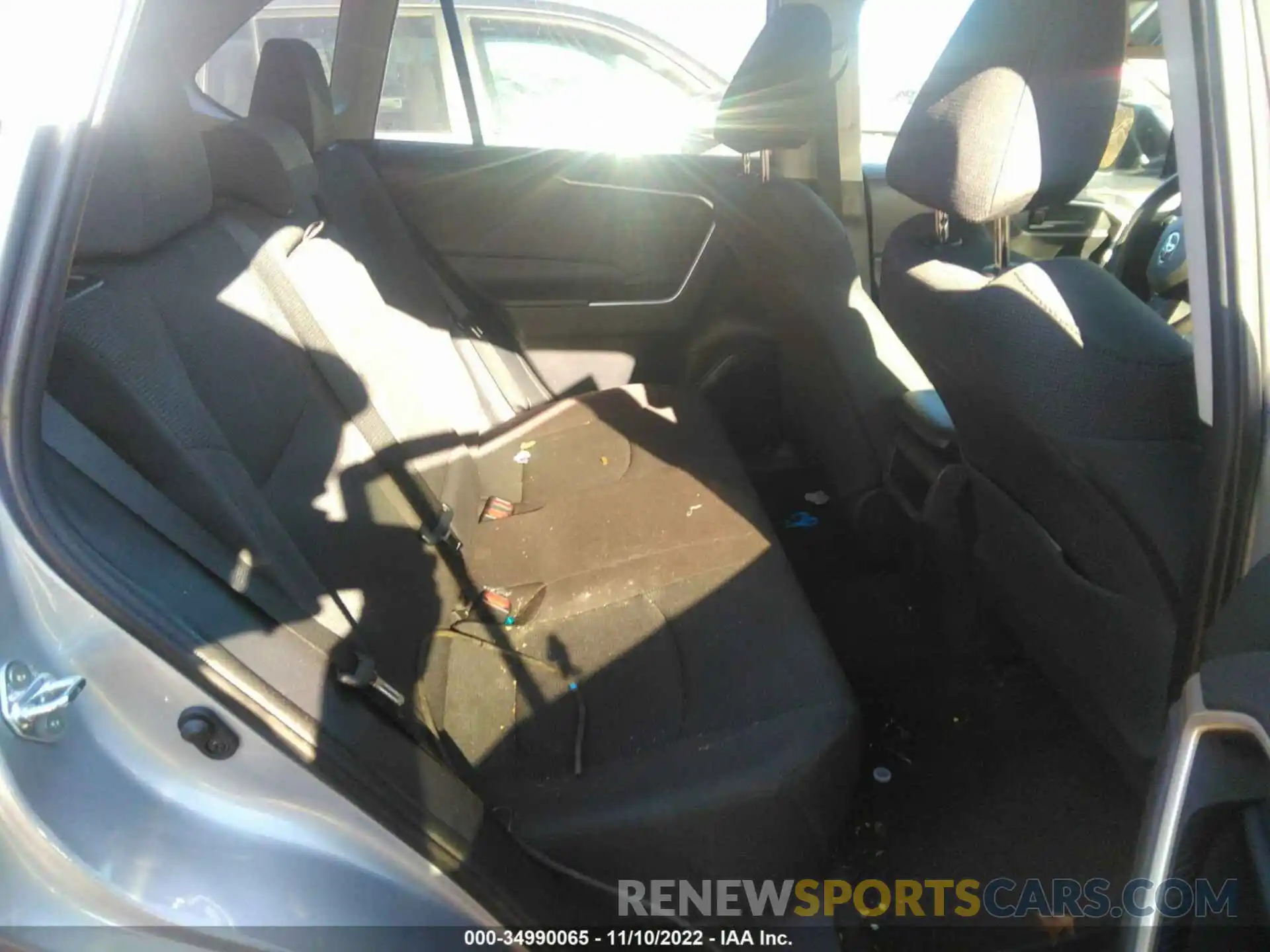 8 Photograph of a damaged car 2T3F1RFV4KW037064 TOYOTA RAV4 2019