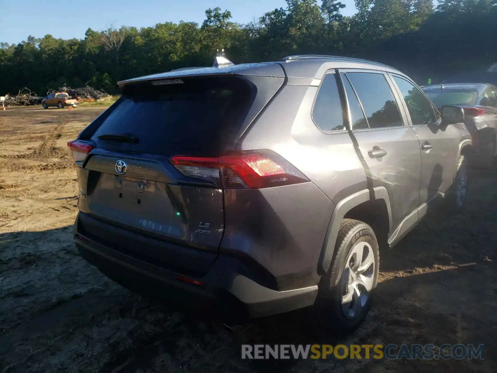 4 Photograph of a damaged car 2T3F1RFV4KW060702 TOYOTA RAV4 2019