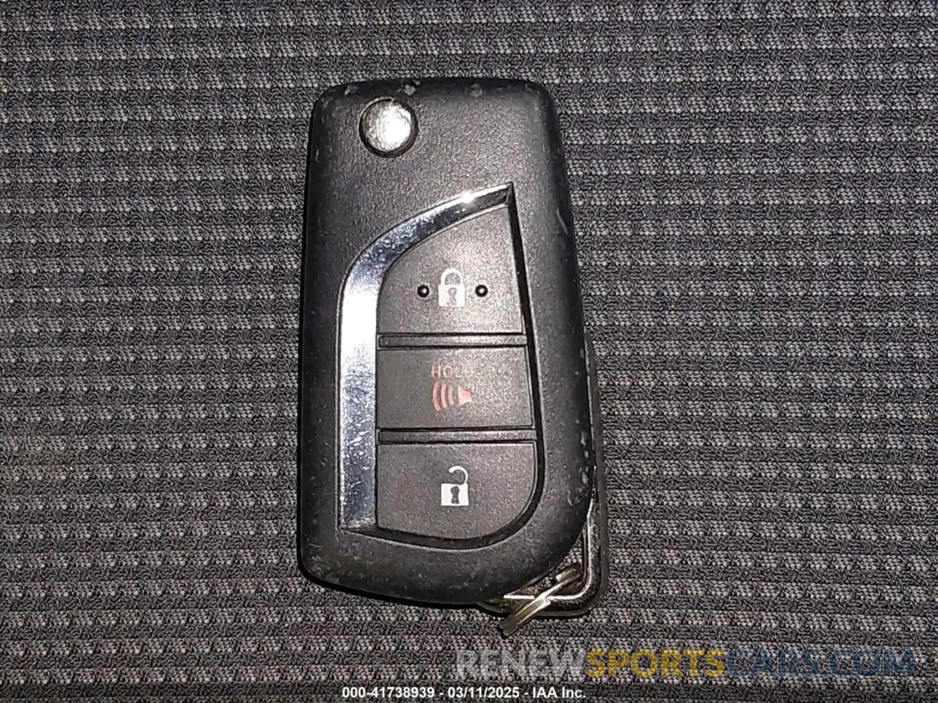 11 Photograph of a damaged car 2T3F1RFV4KW061414 TOYOTA RAV4 2019
